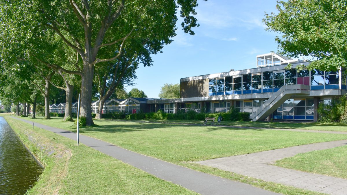 SCHOOL, LEIDEN3